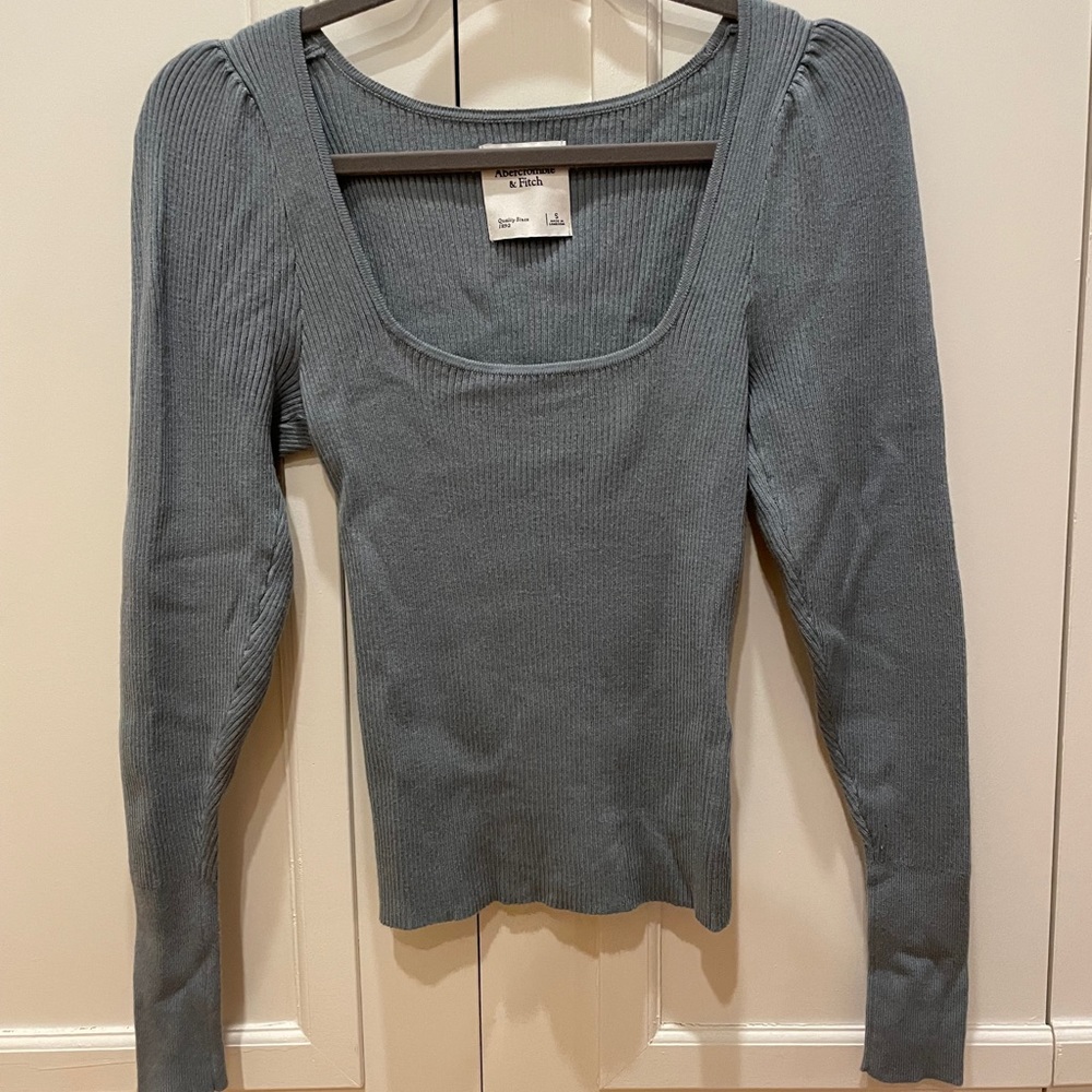 Cropped sweater with bell sleeves